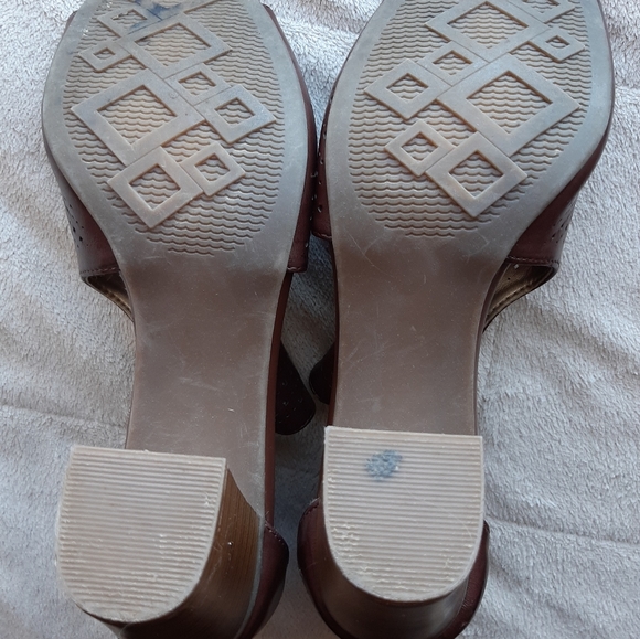 White Mountain - Gently used open toe brown shoes for women - Size: 8 - Picture 5 of 10
